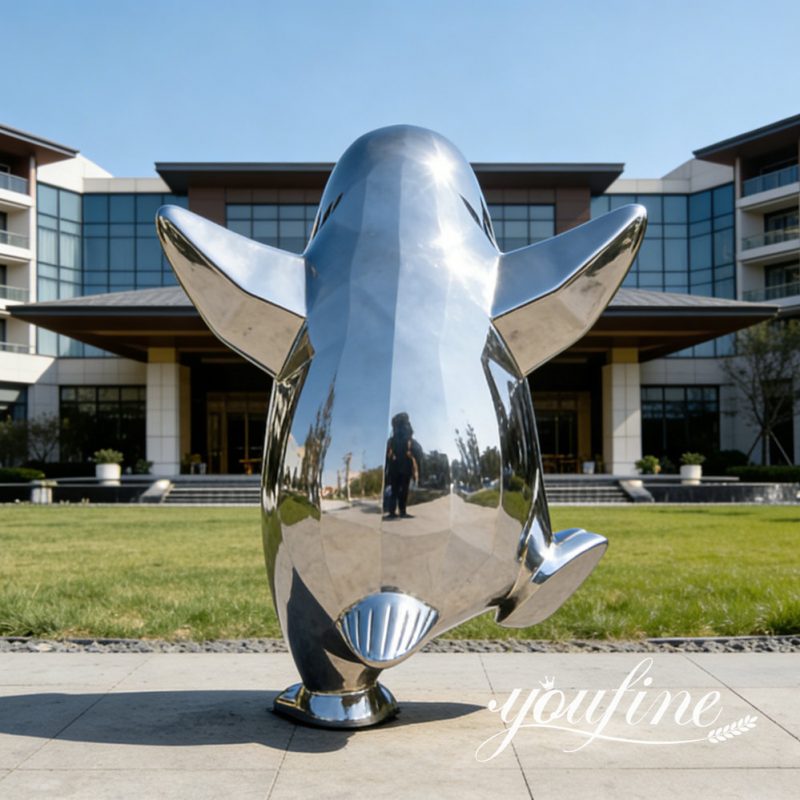 Details of the penguin sculpture