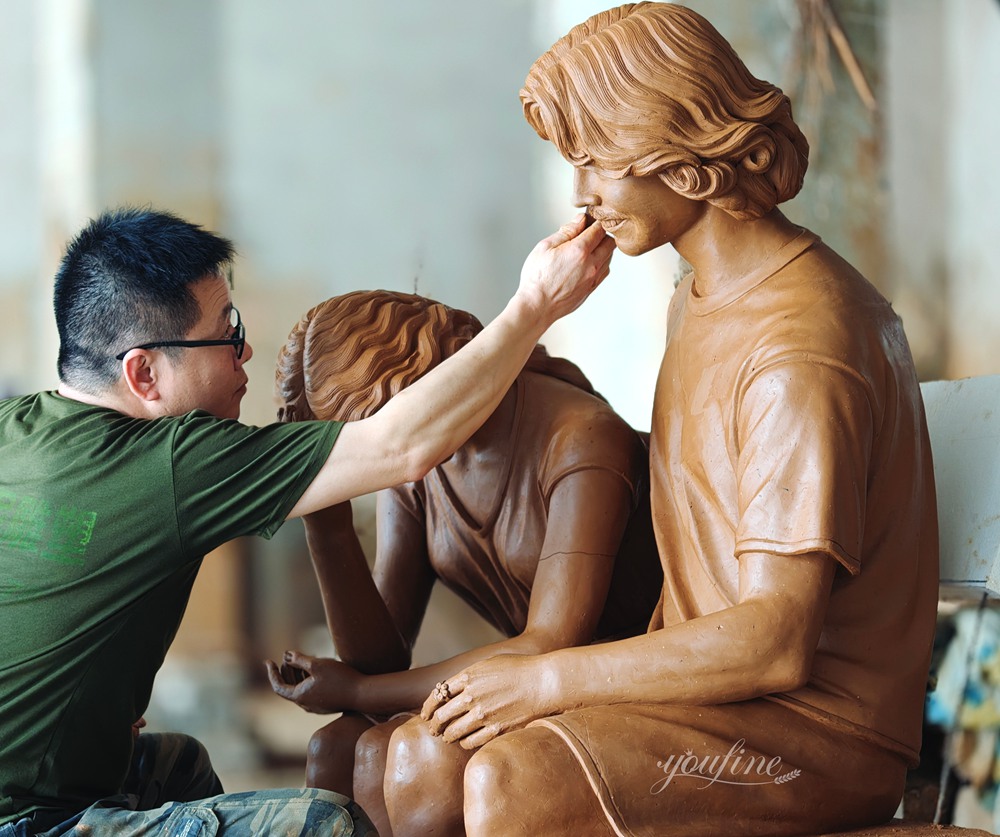 bronze sculpture made of Shaping the clay model detail