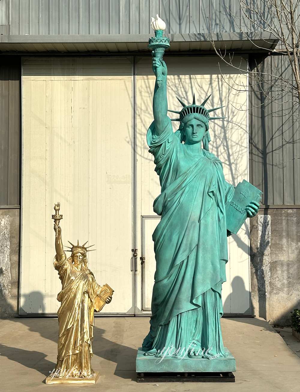 large Statue of Liberty sculpture