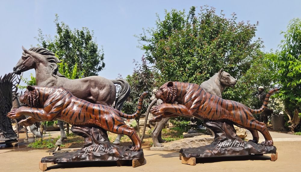 life-size Wild animal tiger sculpture