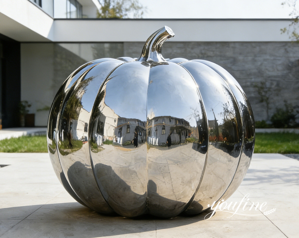 escultura de abóbora polida como um espelho