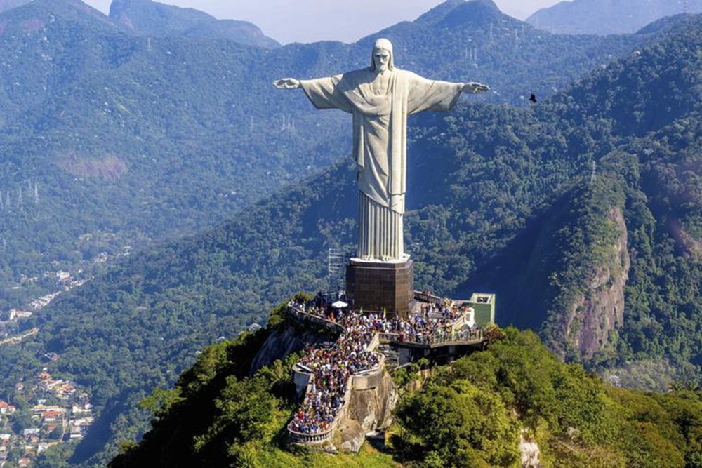 famous Christ the Redeemer
