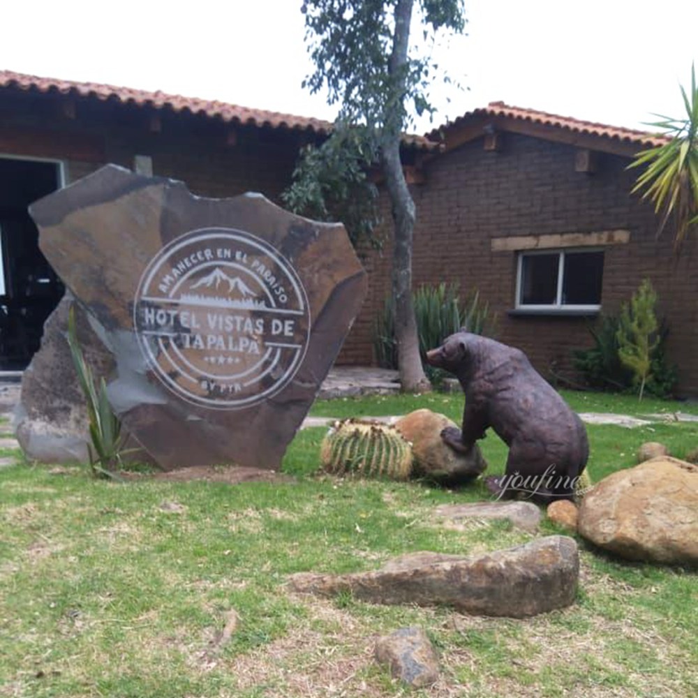 Feedback from a bear at a hotel at the foot of the mountain