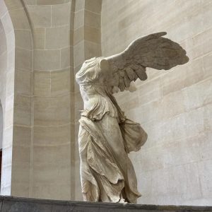 Beeldhouwwerk Gevleugelde Overwinning van Samothrace