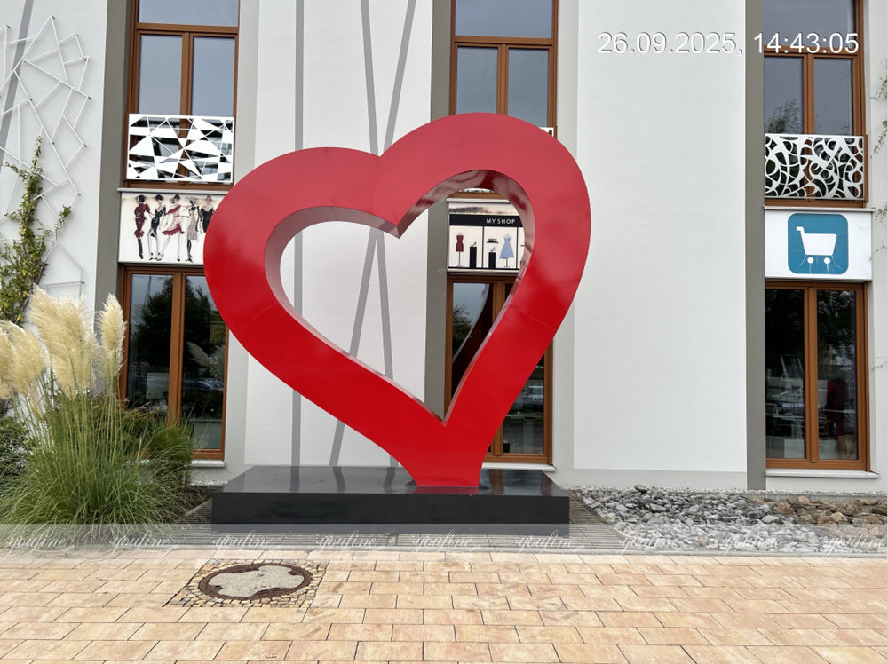 Proyecto de escultura de corazón de acero inoxidable a gran escala para un cliente alemán.