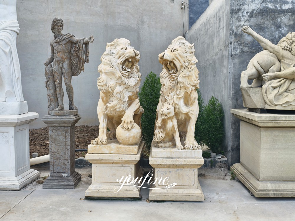 Roaring lion Sculpture