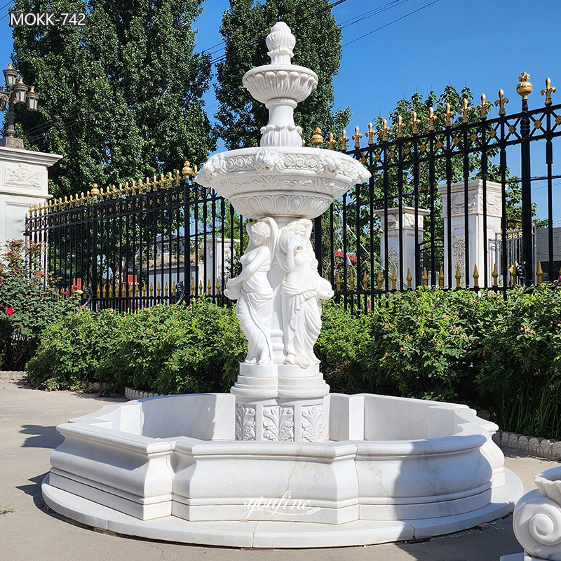 große Frauenstatue Wasserbrunnen