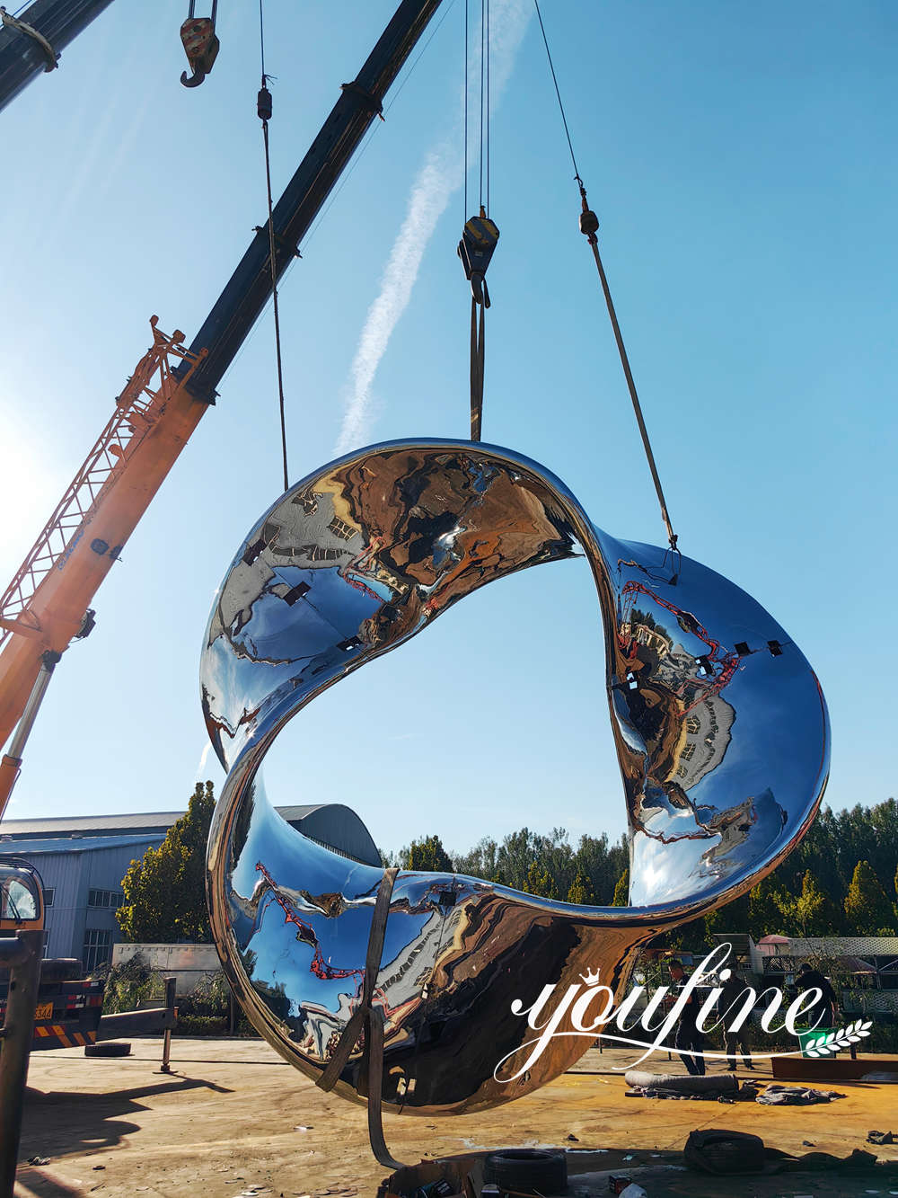 installazione di prova della scultura a nastro di Möbius in acciaio inossidabile presso YouFine Visita la