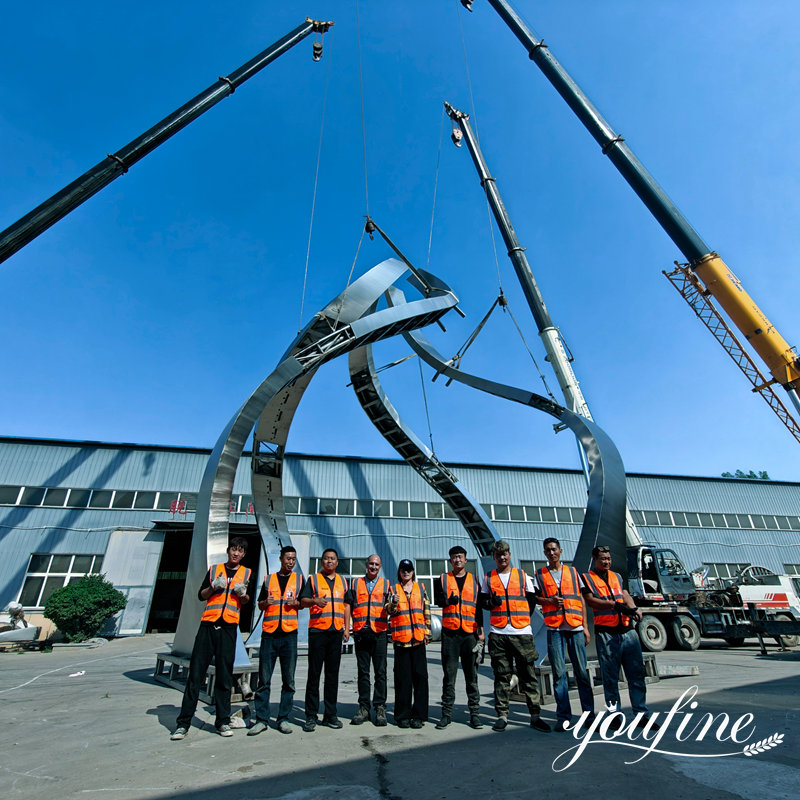 YouFine large sculpture installtion team