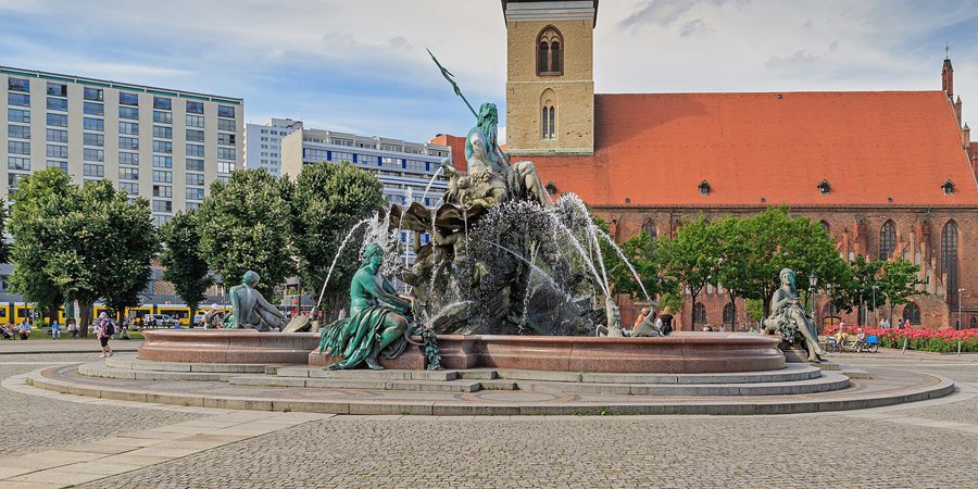 Neptune_Fountain_(Berlin)