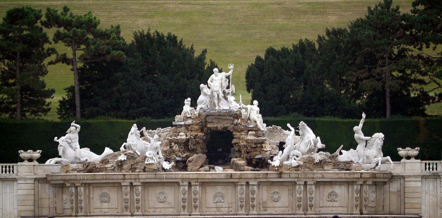 Neptune_Fountain_in_the_Schönbrunn_Garden