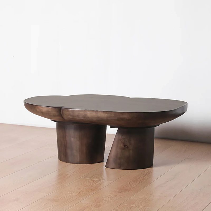 Mesa de centro orgánica con forma de nube, de bronce.