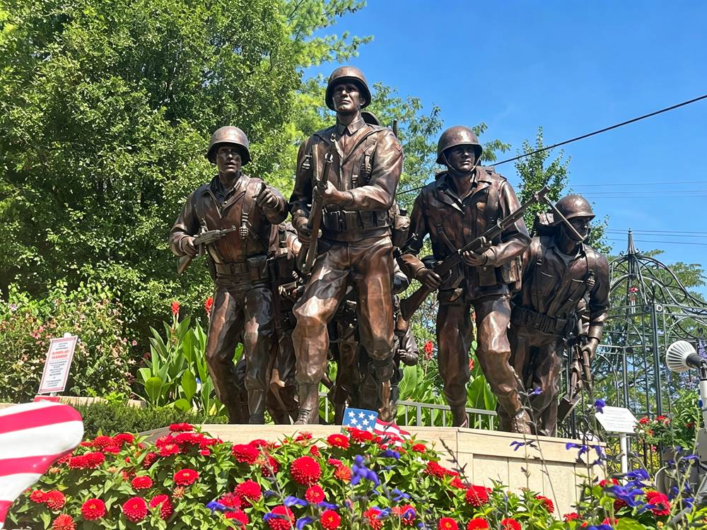 bronze military statue in veterans memorial park