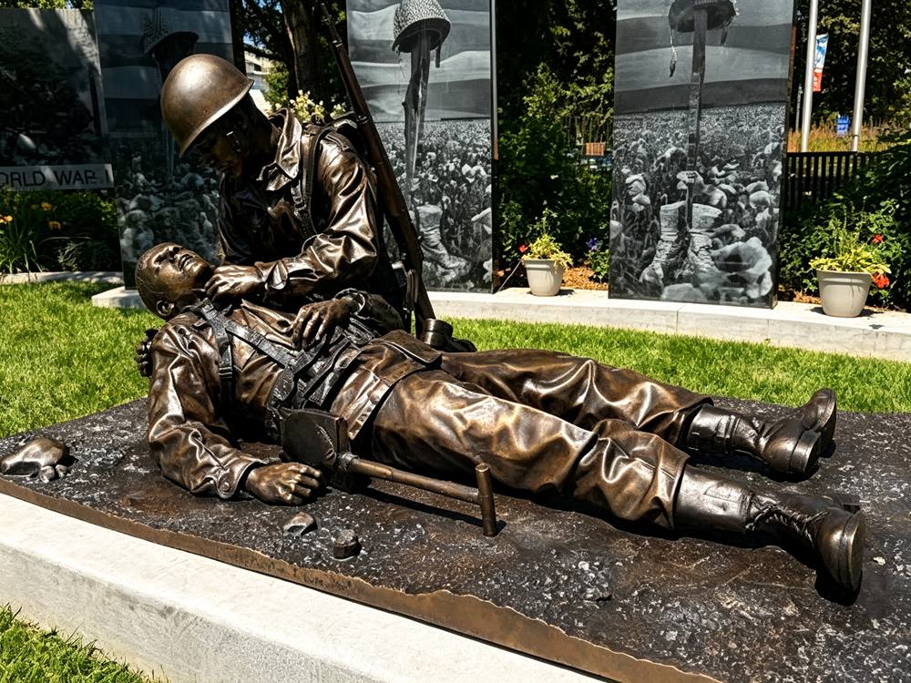 life size bronze kneeling soldier memorial statue