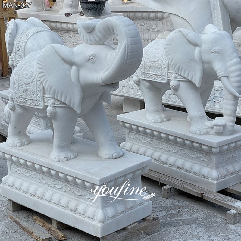 Escultura de elefante de mármol blanco en venta.