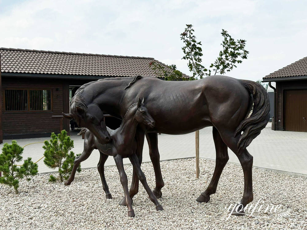 merrie-en-veulen-bronzen-sculptuur-Letland-klant (2)
